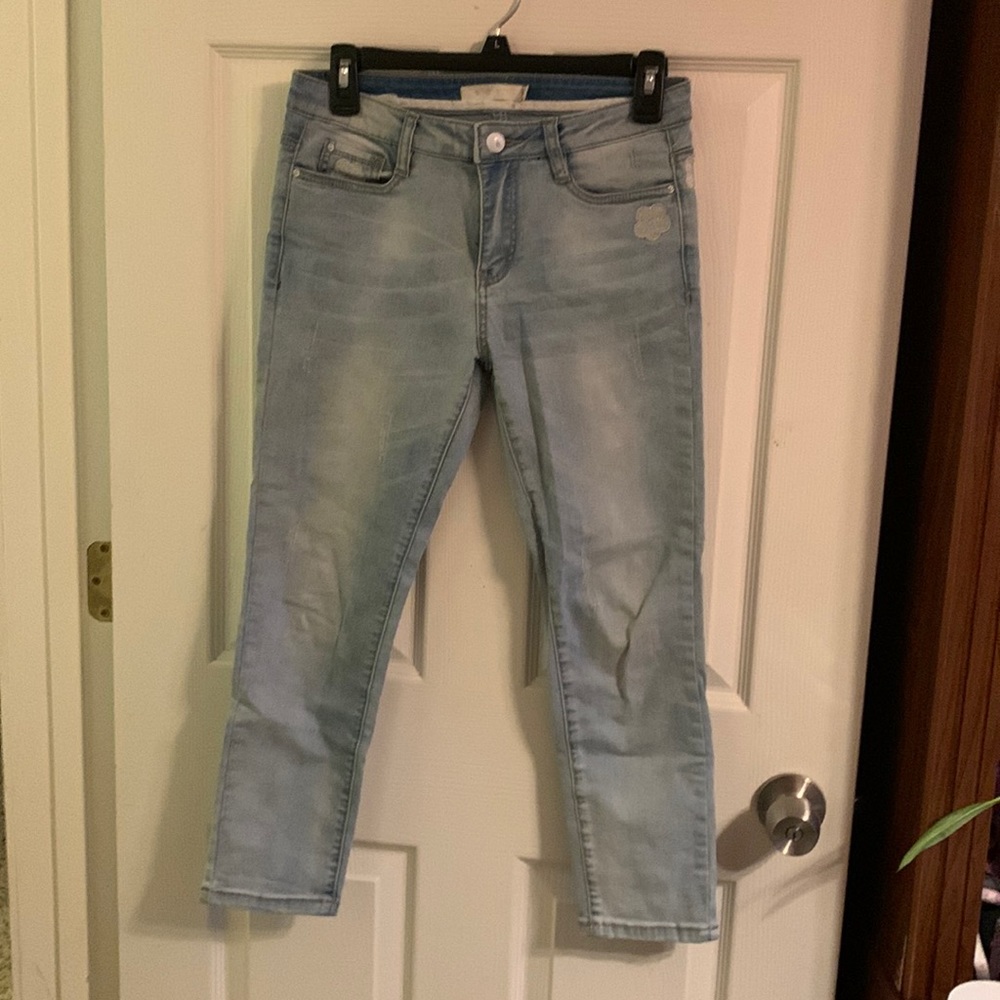 4pcs for $20 in my store ‼️Boyi jeans cropped ankle white floral print
